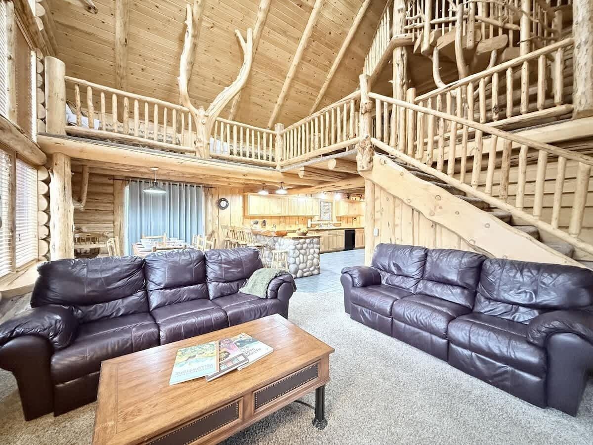 Smart TV, chimenea, reproductor de DVD, oficina