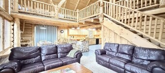 Hot Tub | 32 MI Yellowstone | Trails & Reservoir