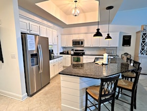 Refrigerador, microondas, horno, placa de cocina