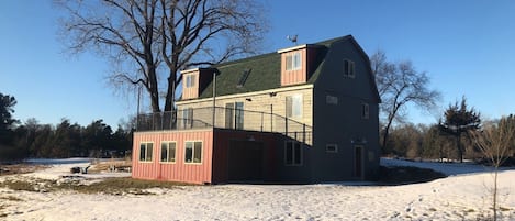 المنشأة من الخارج