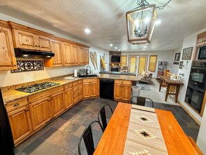 冰箱、微波炉、烤箱、炉灶