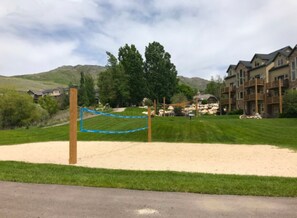 Sports court - SUMMER ALERT - Steps to Hot Tub - Family friendly (Eden)