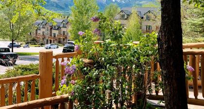 SUMMER ALERT - Steps to Hot Tub - Family friendly