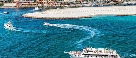 Una spiaggia nelle vicinanze