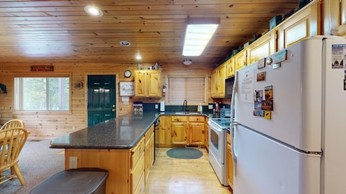 Mt. Meadows* Wifi, 3Br, 2Ba, Bbq Grill, 36 Miles to Yellowstone, Sleeps 6