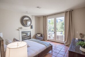 5 habitaciones, escritorio y tabla de planchar con plancha 