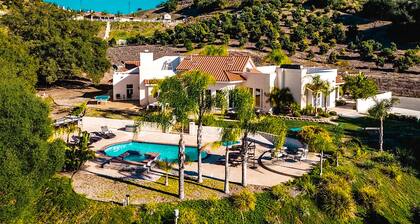 Eristäytynyt 5BR Villa 4 hehtaarin viinitarhoja ja Avo Groves! ❤ AvantStayn toimesta