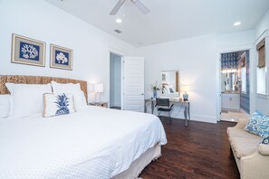 4 bedrooms, in-room safe, desk, iron/ironing board