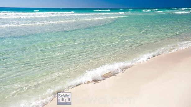 A beach with clear turquoise water and a sandy shore. - Spacious, golf cart included-pet friendly, short stroll to beach (Santa Rosa Beach)