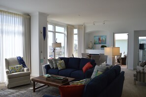 Smart TV, fireplace, DVD player, stereo