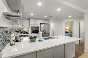 Fridge, microwave, oven, stovetop - Pet Friendly private beach entry heated pool tenni (Miramar Beach)