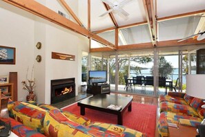 TV, fireplace