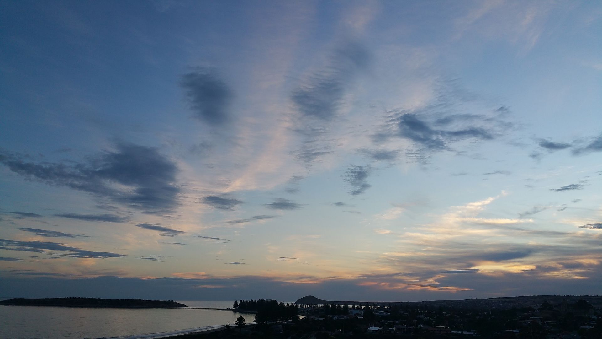 Bluffview Lookout at Victor - see whales! Free WIFI — image 9