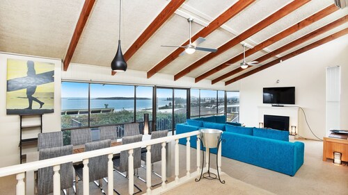 Bluffview Lookout at Victor - see whales! Free WIFI