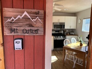Dining - 2024 Remodeled Creekside Cabin Steps to Downtown Manitou Springs Lic#9244






 (Manitou Springs)