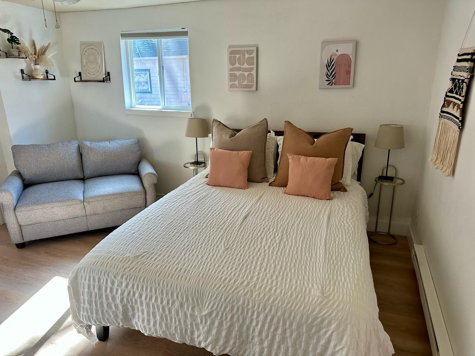 1 habitación, tabla de planchar con plancha, wifi y ropa de cama 