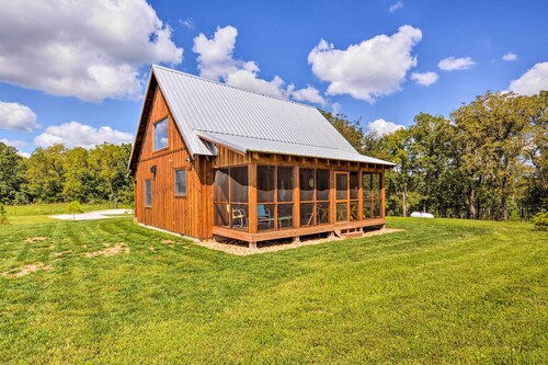 Greenfield Cabin w/ Screened-In Porch & Fire Pit!