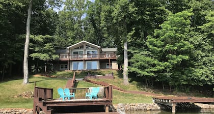 Lakefront with Amazing Mountain and Lake Views, Docks, Fire Pit, Kayaks and More
