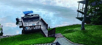 Lakefront with Amazing Mountain and Lake Views, Docks, Fire Pit, Kayaks and More