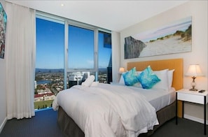 3 bedrooms, desk, iron/ironing board, free WiFi