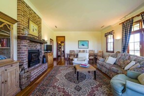 TV, fireplace, offices