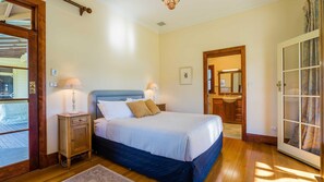 6 bedrooms, iron/ironing board, Internet - Roscrea Homestead - Premier Homestead Accommodation (Glen William)