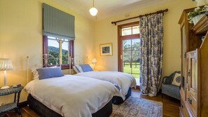 6 chambres, fer et planche à repasser, accès Internet