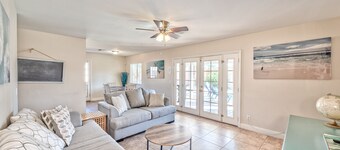 Lovely home -5 min from the strip