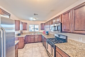 冰箱、微波炉、烤箱、炉灶