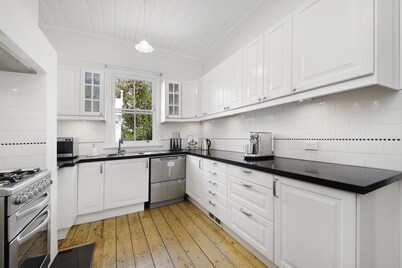 Poet’s Cottage • Poetry, Spa Bath, Stunning Treks