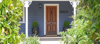 Poet’s Cottage • Spa Bath, Fireplace, Best Treks!