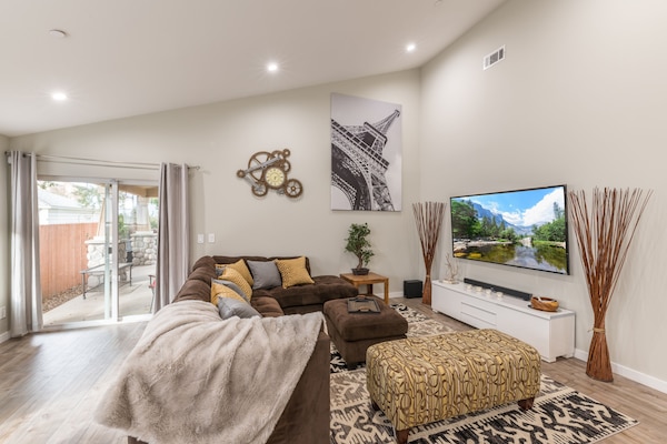 Open concept living room with 20' ceilings and 75" 4K HDTV and cabe TV.