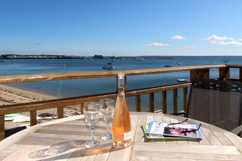 Vibrant 4bd Waterfront Boatyard Apartment! Beach access just steps away!