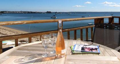 Vibrant 4bd Waterfront Boatyard Apartment! Beach access just steps away!