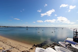 Plage, chaises longues