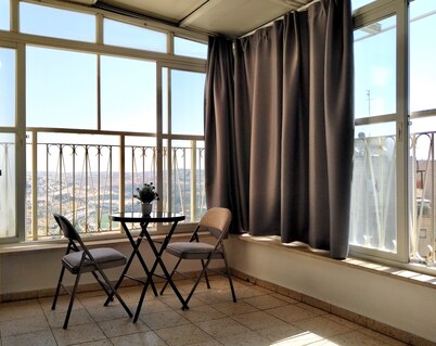 Charming Apartment Centrally Located In Jerusalem!