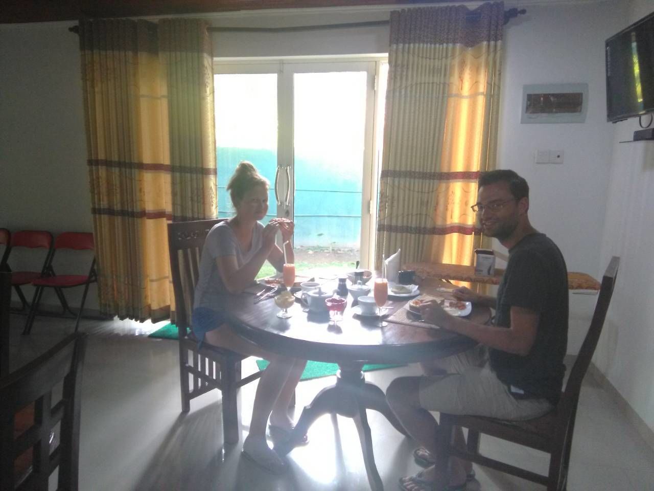 Breakfast, lunch, dinner served; international cuisine 