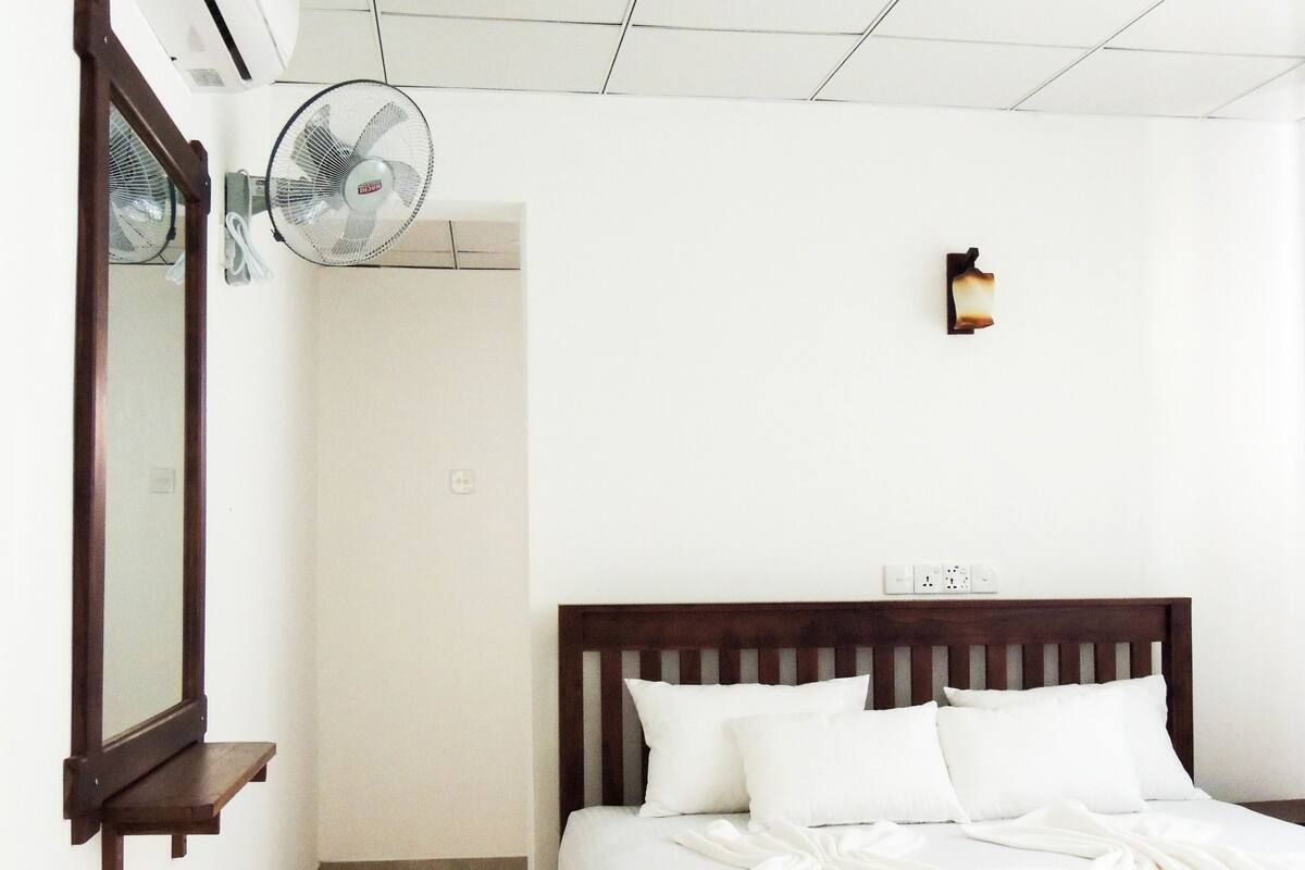 Deluxe Double Room Single Use, 1 Bedroom, Smoking, Garden View | 2 bedrooms, desk, iron/ironing board (on request), WiFi (free)