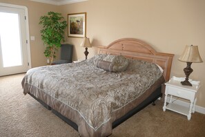 7 dormitoris, escriptori i planxa i posts de planxar 