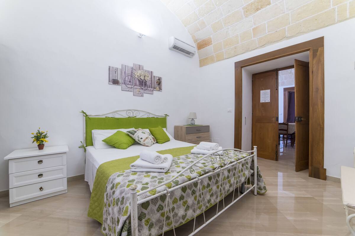 Comfort Double Room, Private Bathroom, City View (External) | Frette Italian sheets, premium bedding, down comforters, minibar