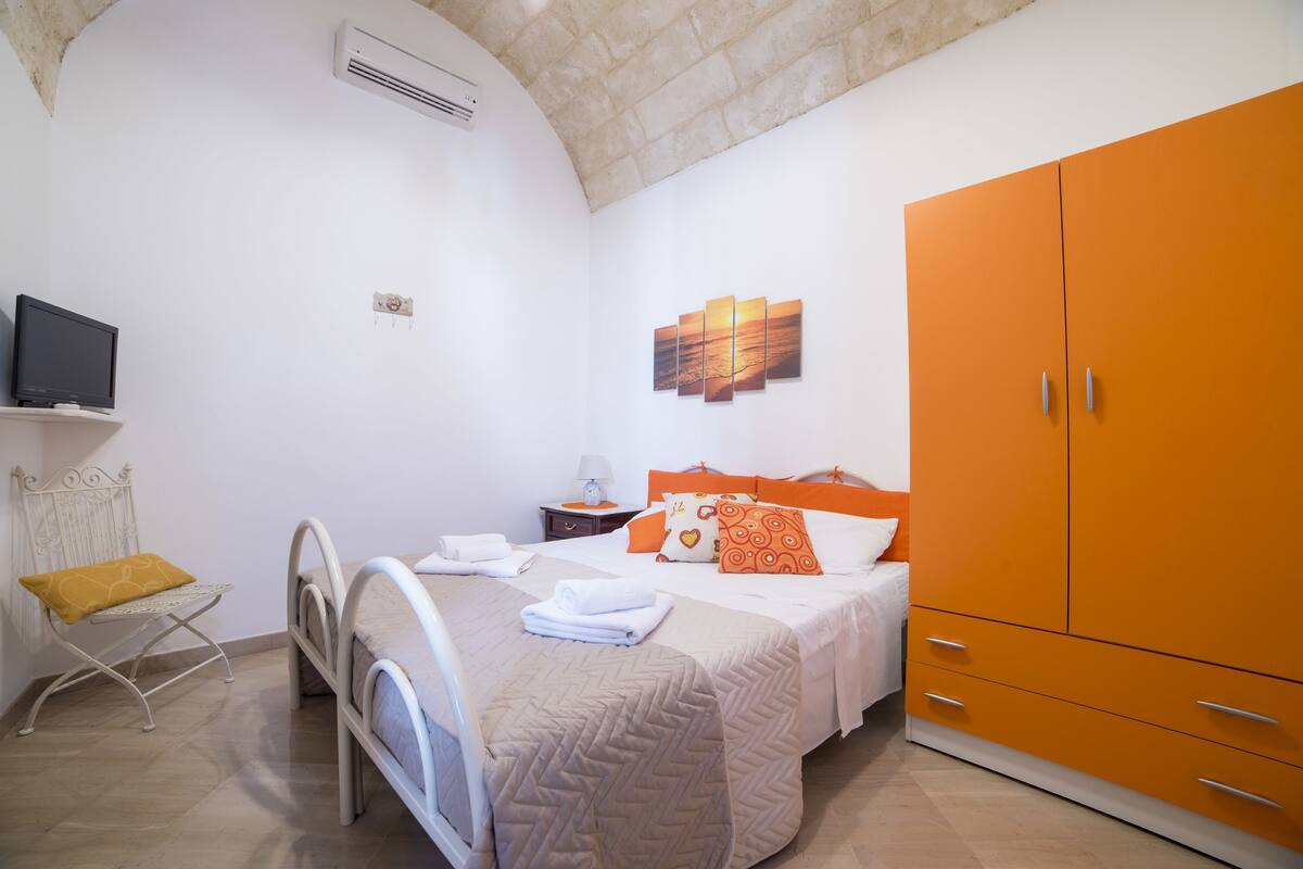Comfort Double Room, Ensuite, City View | Frette Italian sheets, premium bedding, down comforters, minibar