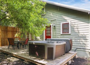 屋外ダイニングエリア