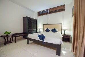 Superior Double Room, 1 King Bed, City View | Minibar, in-room safe, desk, blackout drapes