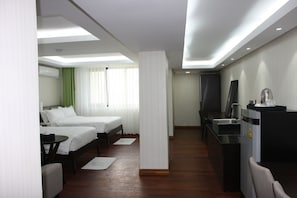 Ropa de cama de alta calidad, minibar y escritorio 