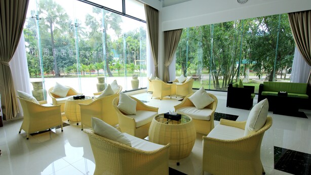 Lobby sitting area - Akore Myanmar Life Hotel (Yangon)