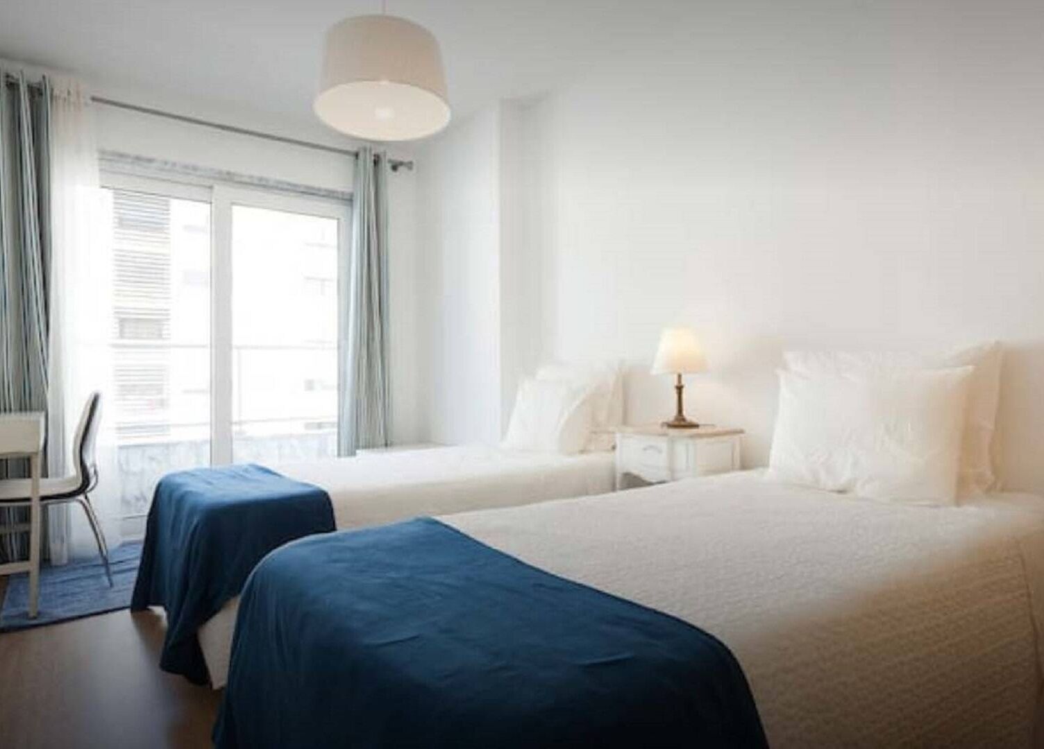 2 Schlafzimmer, Schreibtisch, Bügeleisen/Bügelbrett, Internetzugang