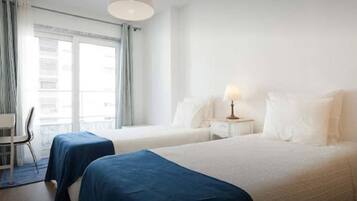 2 Schlafzimmer, Schreibtisch, Bügeleisen/Bügelbrett, Internetzugang