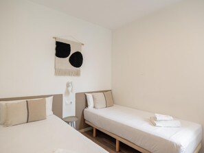 4 bedrooms, iron/ironing board, internet, bed sheets