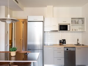 Fridge, microwave, dishwasher, coffee/tea maker