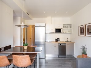 Fridge, microwave, dishwasher, coffee/tea maker
